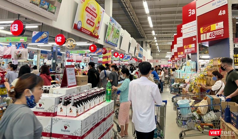 Người dân đi siêu thị mua thực phẩm ứng phó với bão Noru trước thông tin chợ truyền thống sẽ tạm dừng từ 12h ngày 27/9 Người dân đi siêu thị mua thực phẩm ứng phó với bão Noru trước thông tin chợ truyền thống sẽ tạm dừng từ 12h ngày 27/9