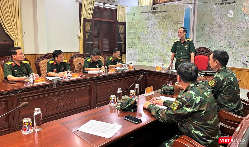 Thiếu tướng Nguyễn Đình Tiến - Phó Tư lệnh Quân khu 5- triển khai công tác phòng chống bão số 4 tại các tỉnh Tây Nguyên.