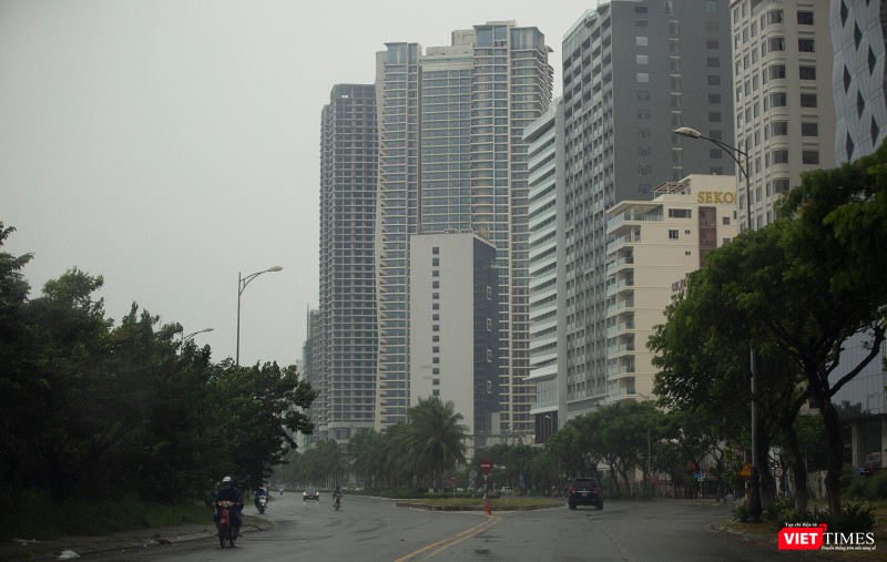 Từ trưa ngày 27/9, đường Võ Nguyên Giáp bắt đầu mưa nặng hạt