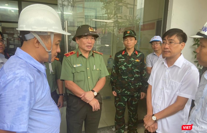 Lãnh đạo TP Đà Nẵng cùng Giám đốc Công an TP đi thị sát, đôn đốc công tác ứng phó với bão Noru