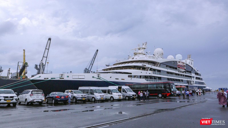 Tàu La Lapérouse tại cảng Tiên Sa (Đà Nẵng)