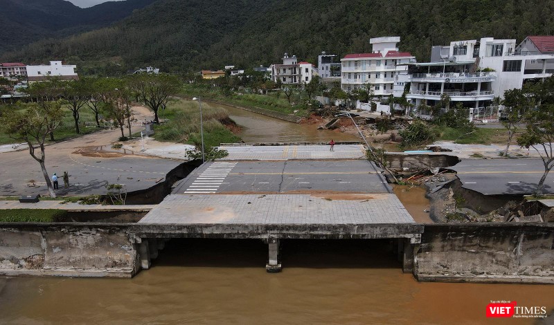 Lực lượng chức năng phải phong toả hiện trường Lực lượng chức năng phải phong toả hiện trường