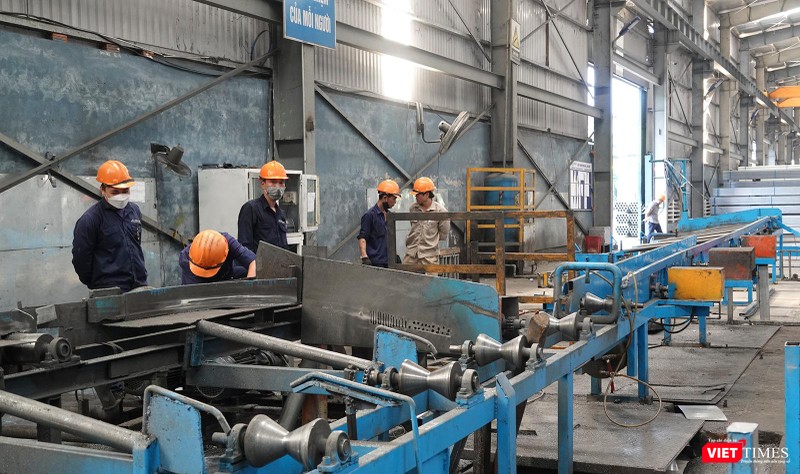 Công nhân làm việc tại các nhà máy trong Khu công nghiệp trên địa bàn TP Đà Nẵng