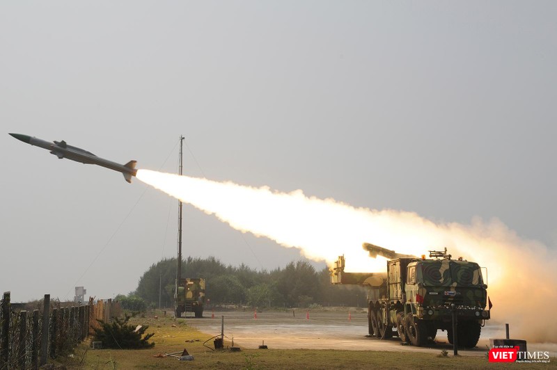 Hệ thống tên lửa đất đối không và đất đối đất