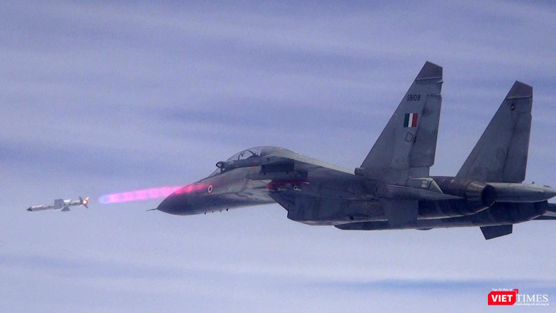 Tên lửa không đối không ngoài tầm nhìn – Astra