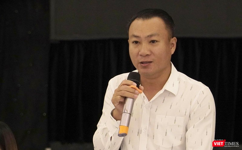 Ông Trương Văn Hào – Tổng Giám đốc Công ty CP đầu tư Hoàng Nhất Nam - trả lời chất vấn của khách hàng tại buổi đối thoại Ông Trương Văn Hào – Tổng Giám đốc Công ty CP đầu tư Hoàng Nhất Nam - trả lời chất vấn của khách hàng tại buổi đối thoại