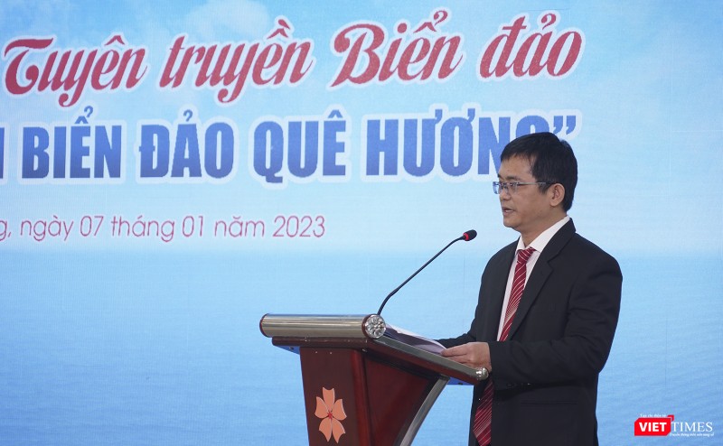 Ông Lê Tiến Công – Giám đốc Nhà trưng bày Hoàng Sa (Đà Nẵng) phát biểu chào mừng triển lãm