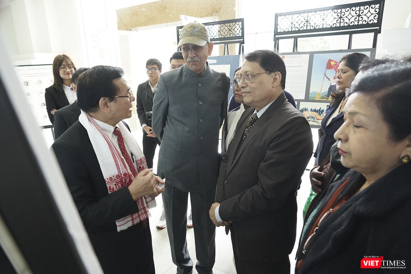 Đoàn ASSAM (Ấn Độ) tham quan triển lãm