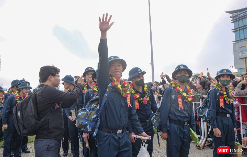 Chào mẹ, con lên đường ngập ngũ! Chào mẹ, con lên đường ngập ngũ!
