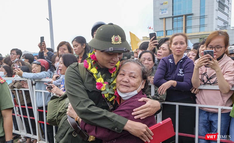 Bịn rịn Bịn rịn