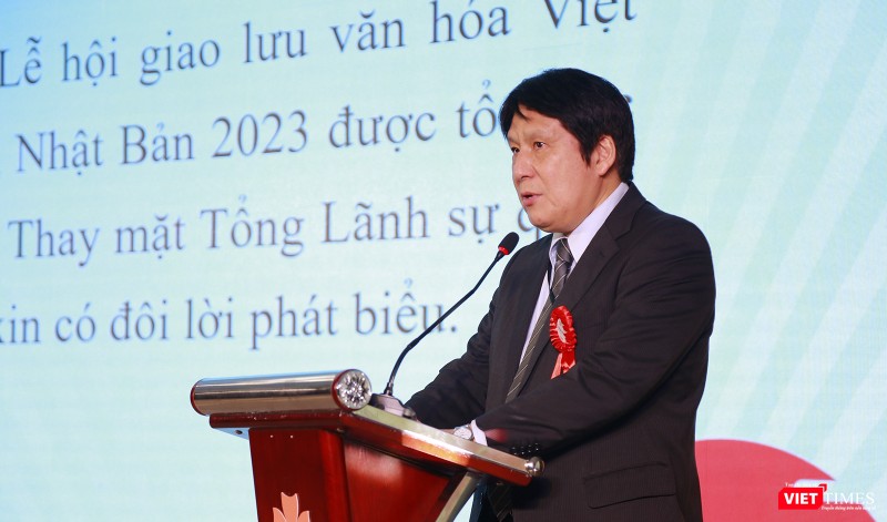 Ông Yakabe Yoshinori - Tổng Lãnh sự Nhật Bản tại TP Đà Nẵng - phát biểu tại lễ hội Giao lưu văn hoá Việt – Nhật và Ngày hội việc làm Nhật Bản lần thứ 8