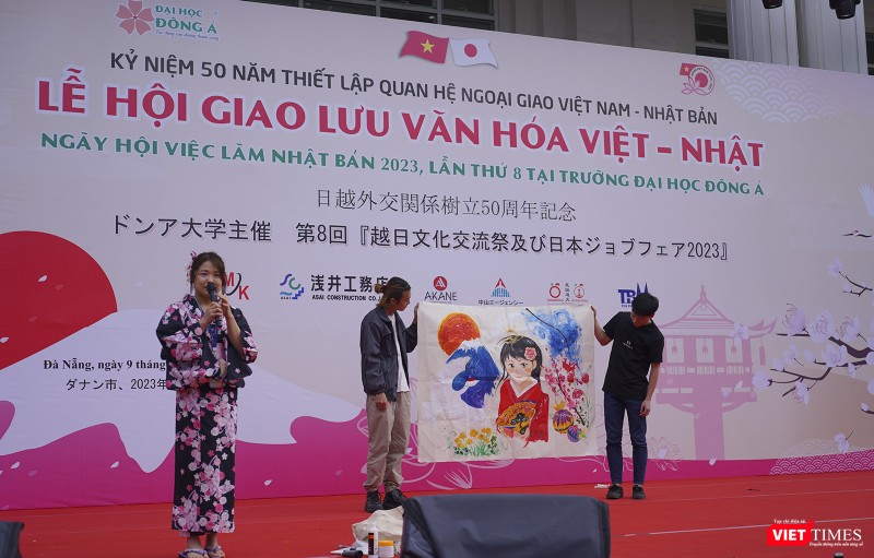 Giao lưu vẽ tranh Nhật Bản