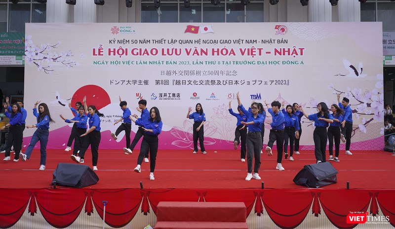 Màn múa tập thể