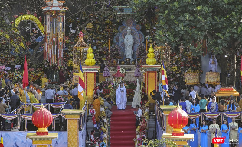 Hình tượng đức Quán Thế Âm được hoá trang