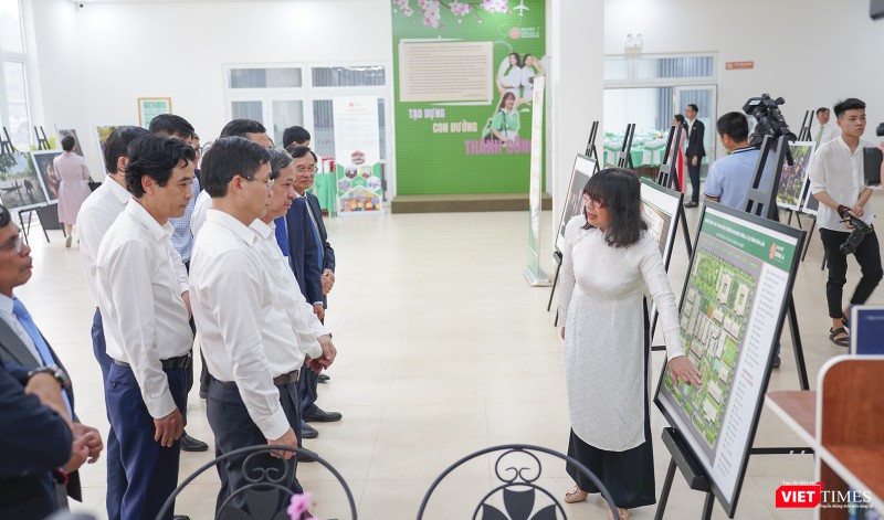 Bộ trưởng Bộ GD&amp;ĐT Nguyễn Kim Sơn và đoàn công tác của Bộ GD&amp;ĐT