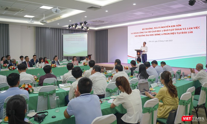 Bộ trưởng Bộ GD&amp;ĐT Nguyễn Kim Sơn phát biểu tại buổi làm việc với ĐH Đông Á - Phân hiệu Đắk Lắk