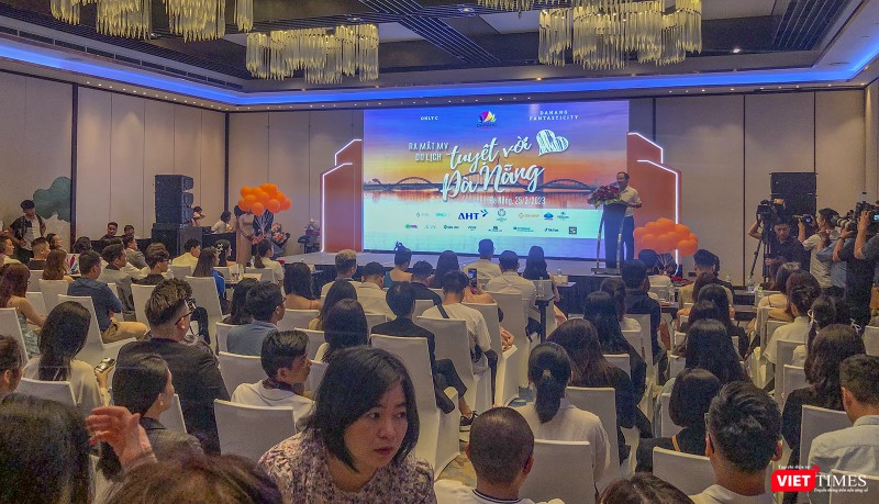Quang cảnh buổi ra mắt công chúng MV ca nhạc “Tuyệt vời Đà Nẵng".