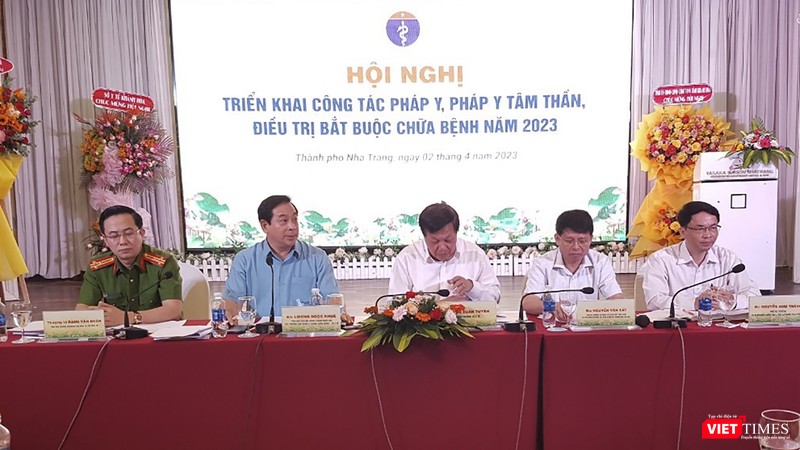 Lãnh đạo Bộ Y tế và đại diện các bộ, ngành liên quan chủ trì hội nghị