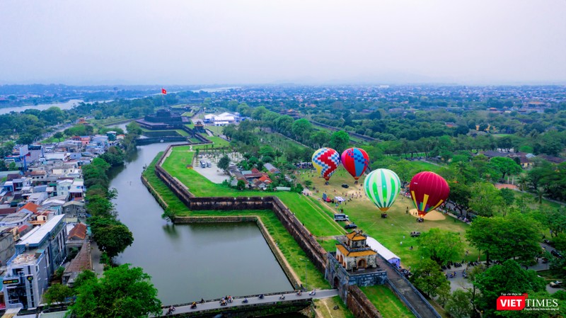 Lễ hội khinh khí cầu tại Huế nhìn từ trên cao