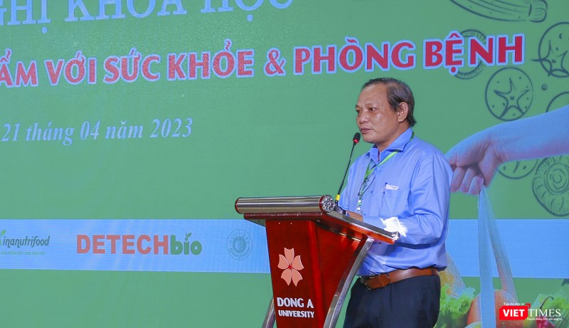 Ông Võ Thu Tùng - Phó Giám đốc Sở Y tế TP Đà Nẵng - phát biểu tham luận tại hội thảo