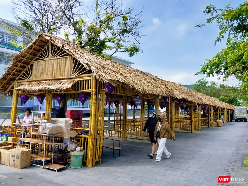 Gian hàng trưng bày sản phẩm truyền thống