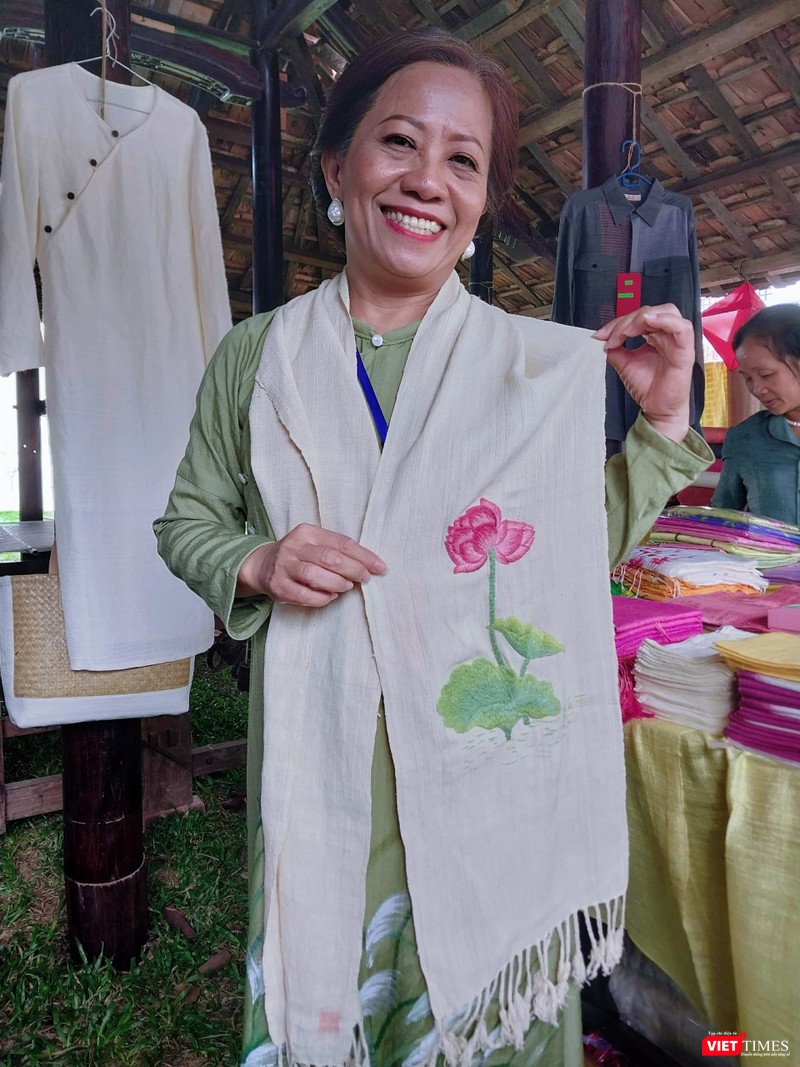 Sản phẩm lụa làng nghề dệt lụa Phùng Xá