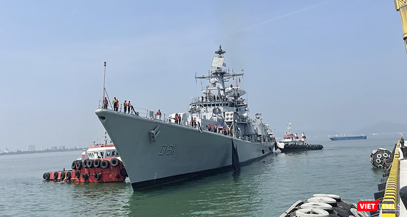 Tàu khu trục INS Delhi Hải quân Ấn Độ đến Đà Nẵng.