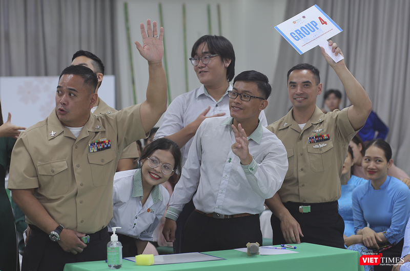 vt_ giao luu uss ronald reagan 1.png