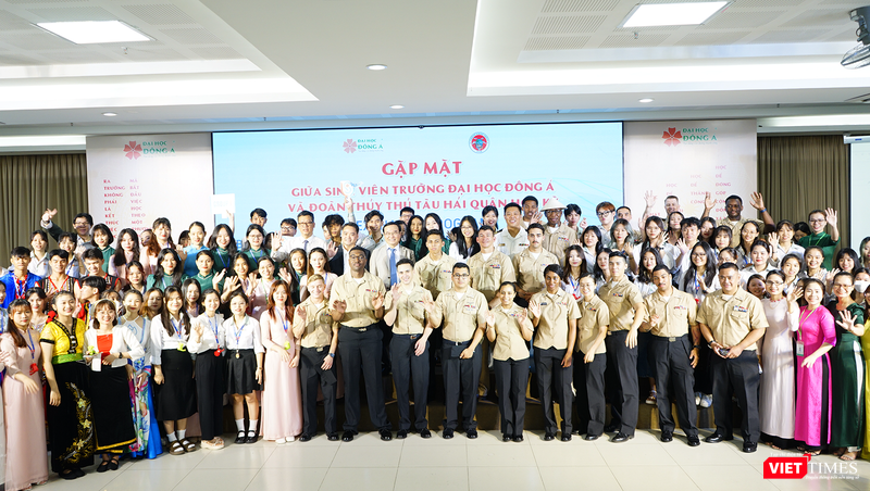 vt_ giao luu uss ronald reagan 14.png