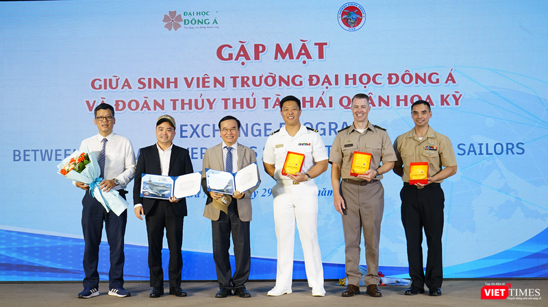 vt_ giao luu uss ronald reagan 15.png