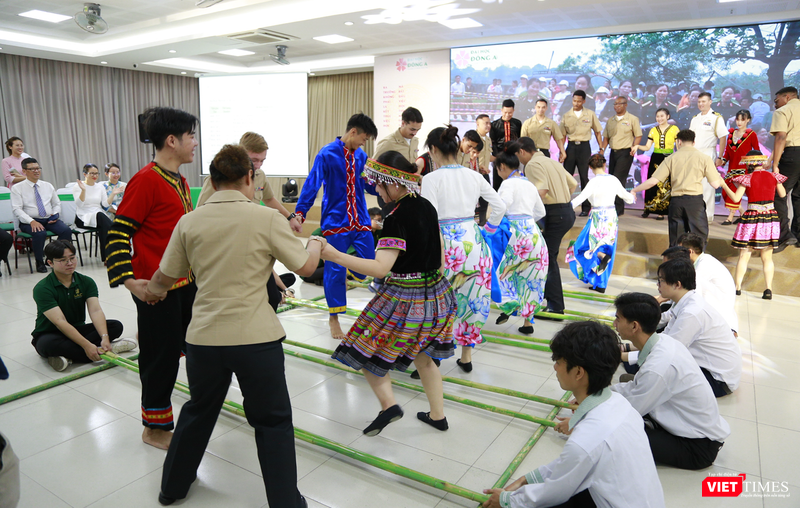 vt_ giao luu uss ronald reagan 8.png