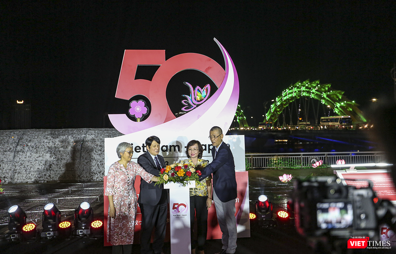 vt_khong gian anh sang viet nhat 16.png