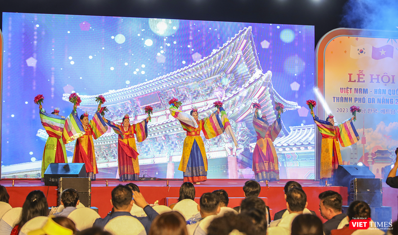 vt_khai mac le hoi viet nam han quoc 14.png