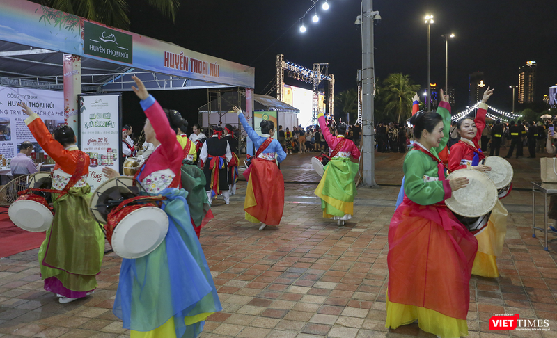 vt_khai mac le hoi viet nam han quoc 17.png