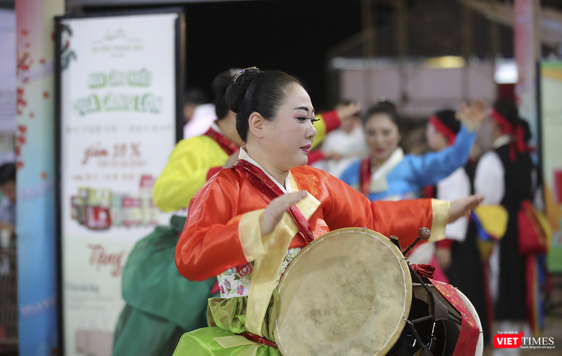 vt_khai mac le hoi viet nam han quoc 5.png