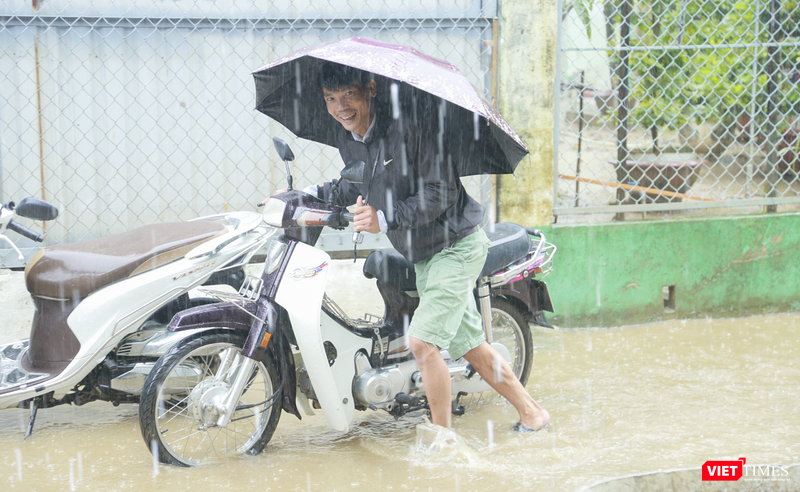 vt_sinh vien da nang sua xe mien phi 1.png