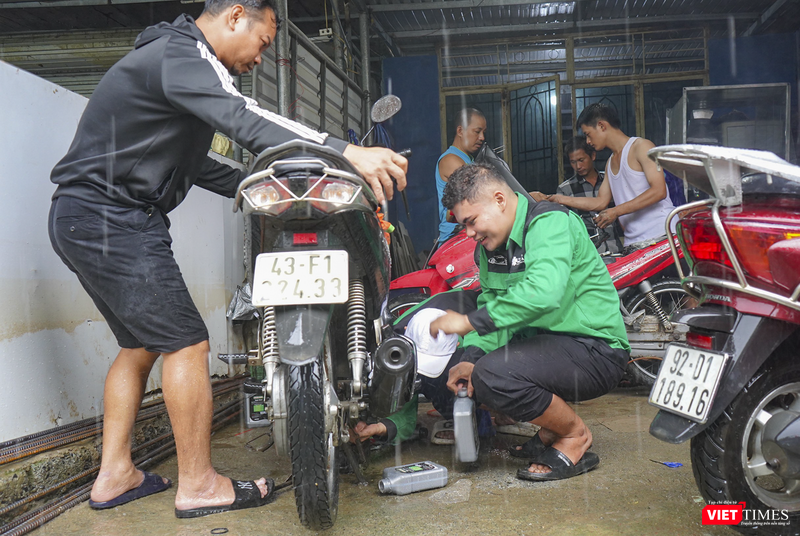 vt_sinh vien da nang sua xe mien phi 10.png