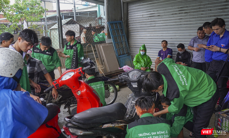 vt_sinh vien da nang sua xe mien phi 12.png