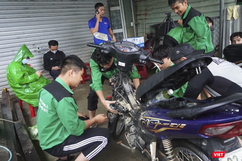 vt_sinh vien da nang sua xe mien phi 13.png
