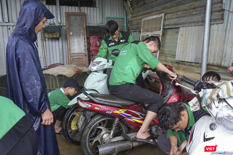 vt_sinh vien da nang sua xe mien phi 2.png