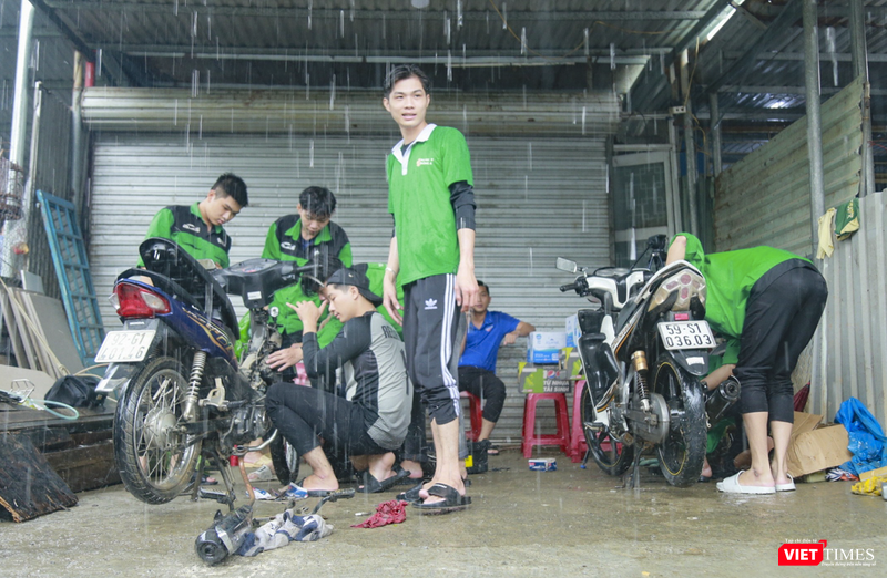 vt_sinh vien da nang sua xe mien phi 4.png