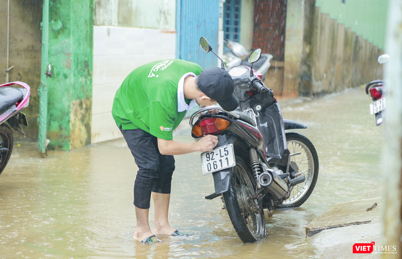 vt_sinh vien da nang sua xe mien phi 8.png
