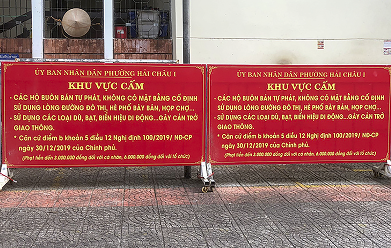 Thông báo nhắc nhở đối với tiểu thương kinh doanh xung quanh chợ Hàn (ảnh Hồng Quân)