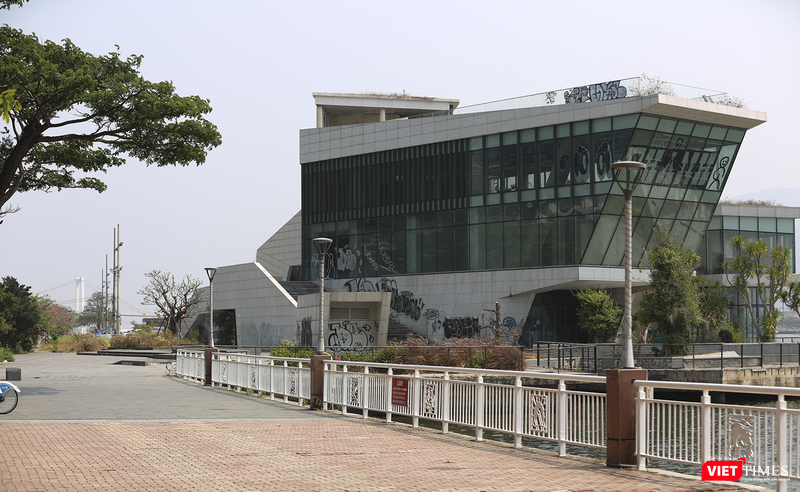 Ddự án nhà hàng, bến du thuyền trên đường Bạch Đằng (phường Hải Châu) liên quan đến vụ án Phan Văn Anh Vũ.