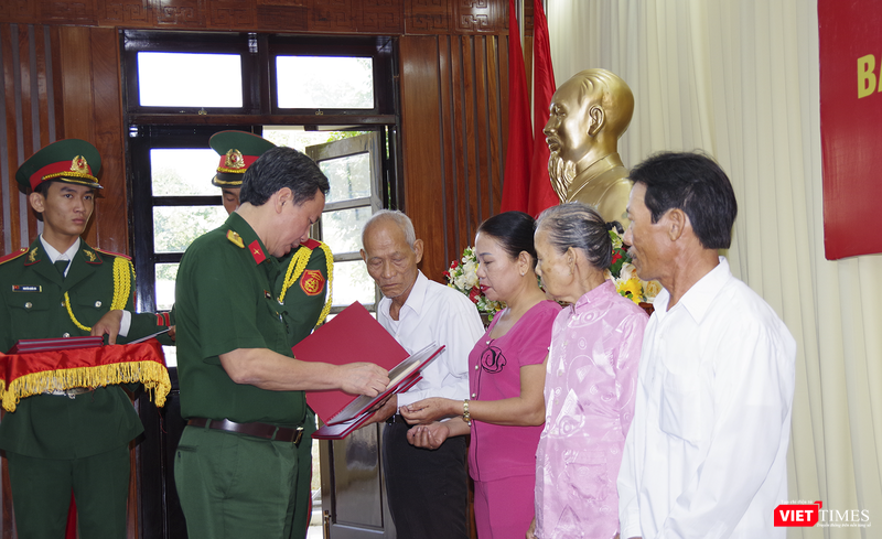 vt_ban giao ky vat liet si 1.png