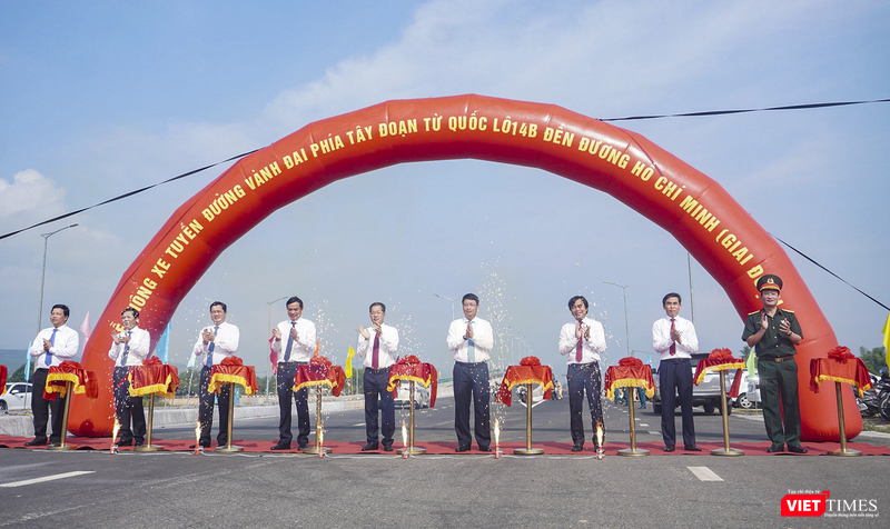 Lãnh đạo TP Đà Nẵng cắt băng khánh thành đường vành đai phía Tây TP Đà Nẵng.