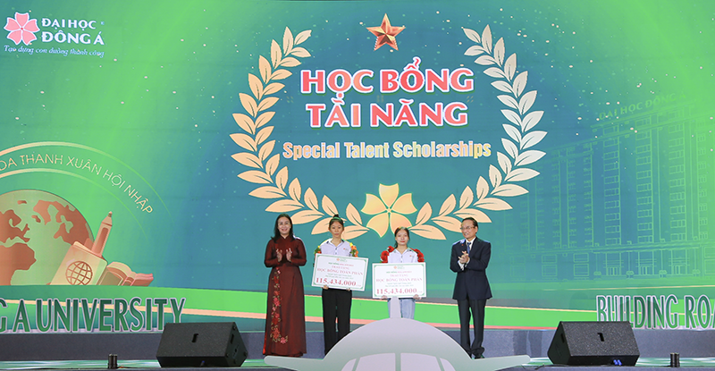 khai giang dh dang a 2.png