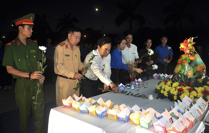 tuong niem tai nan giao thong 2.png