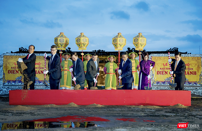 vt_cong nhan di san 1.png