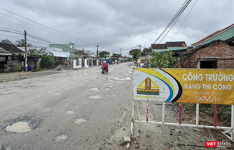 Các vị trí hư hỏng, đọng nước trên tuyến Quốc lộ 14E (đoạn qua xã Bình Quý, huyện Thăng Bình, Quảng Nam) đã được đơn vị thi công khắc phục, đảm bảo việc đi lại cho người dân.